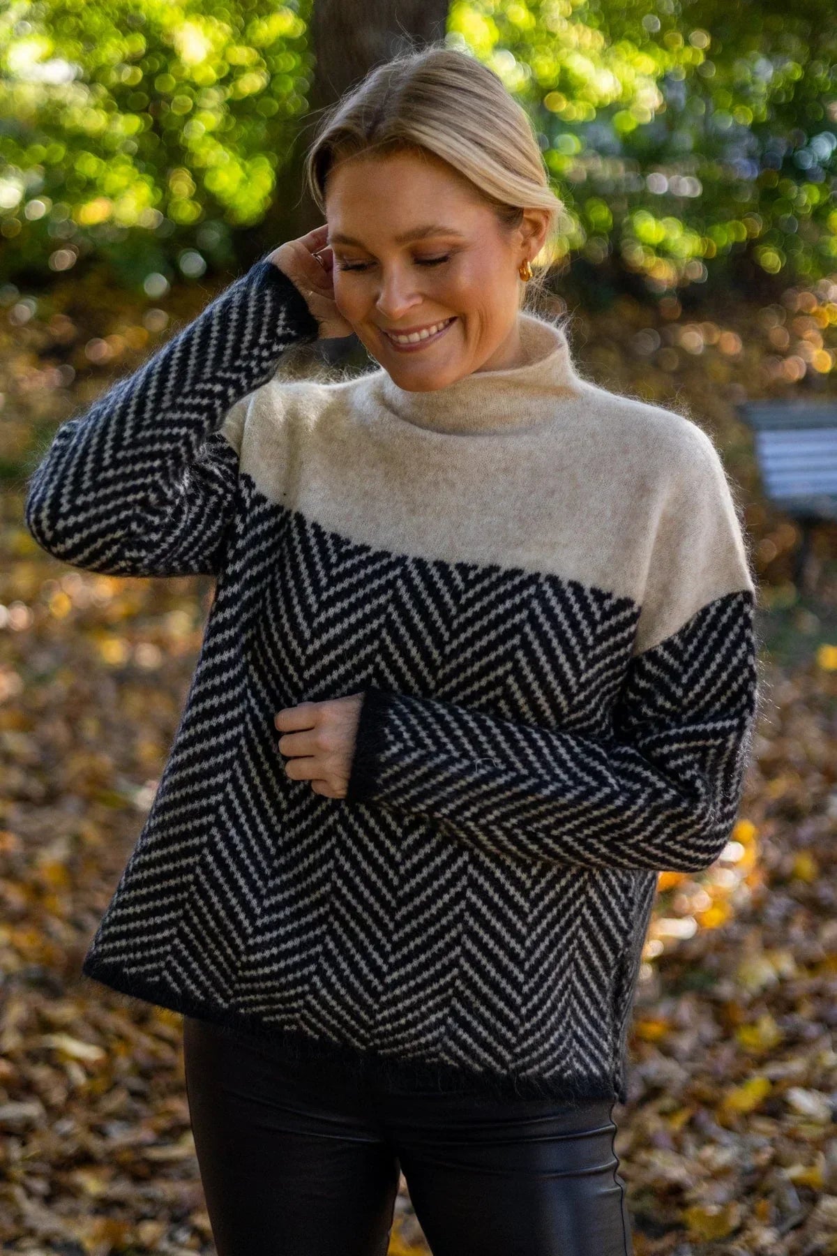 Ek Balam | suéter de cuello alto con espiga — Beige con negro