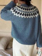 Azul | suéter de punto con canesú de grecas — Azul grisáceo