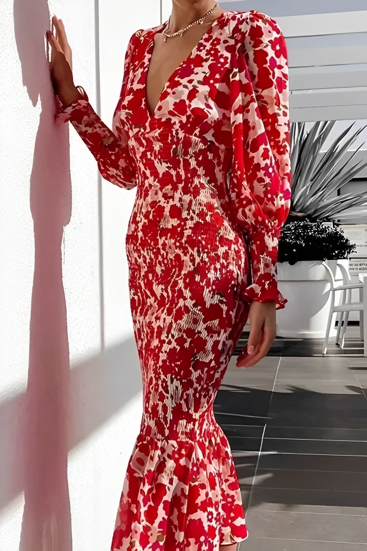 Cayetana | vestido midi floral fruncido — Rojo floral