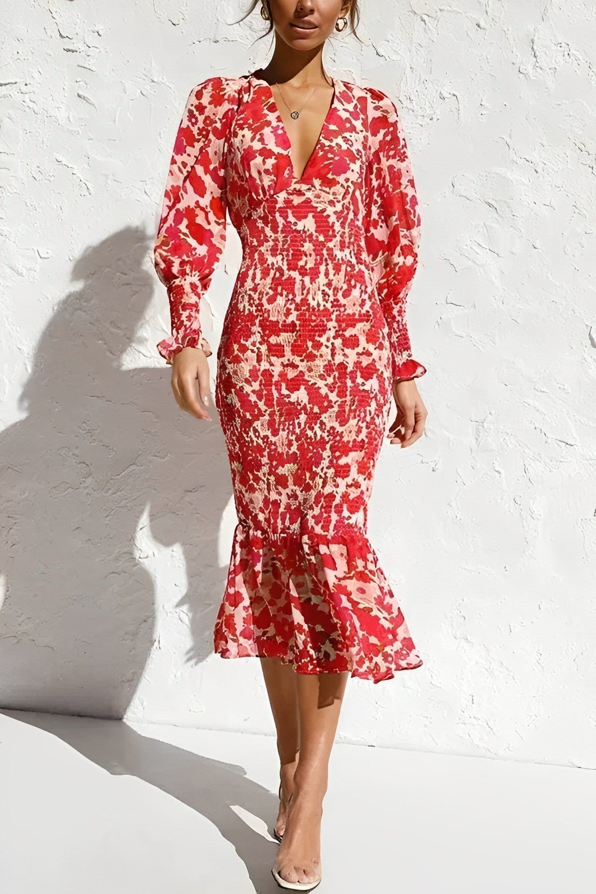 Cayetana | vestido midi floral fruncido — Rojo floral