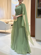 Olimpia | vestido largo plisado de un hombro — Verde salvia