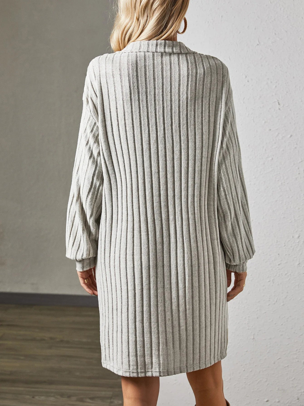 Florinda | vestido de punto con cuello polo — Gris claro