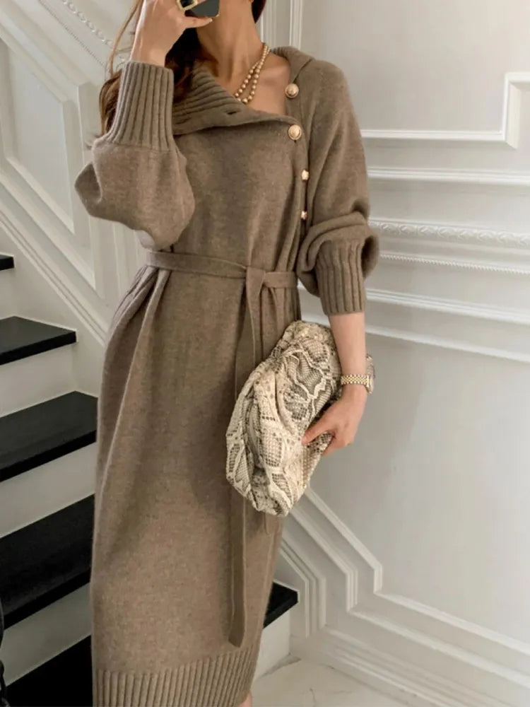 Jovita | vestido midi de punto con botones dorados — Moca