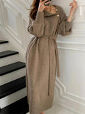 Jovita | vestido midi de punto con botones dorados — Moca