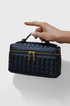 Mini bolsa cofre tejida con detalles dorados, vista 10