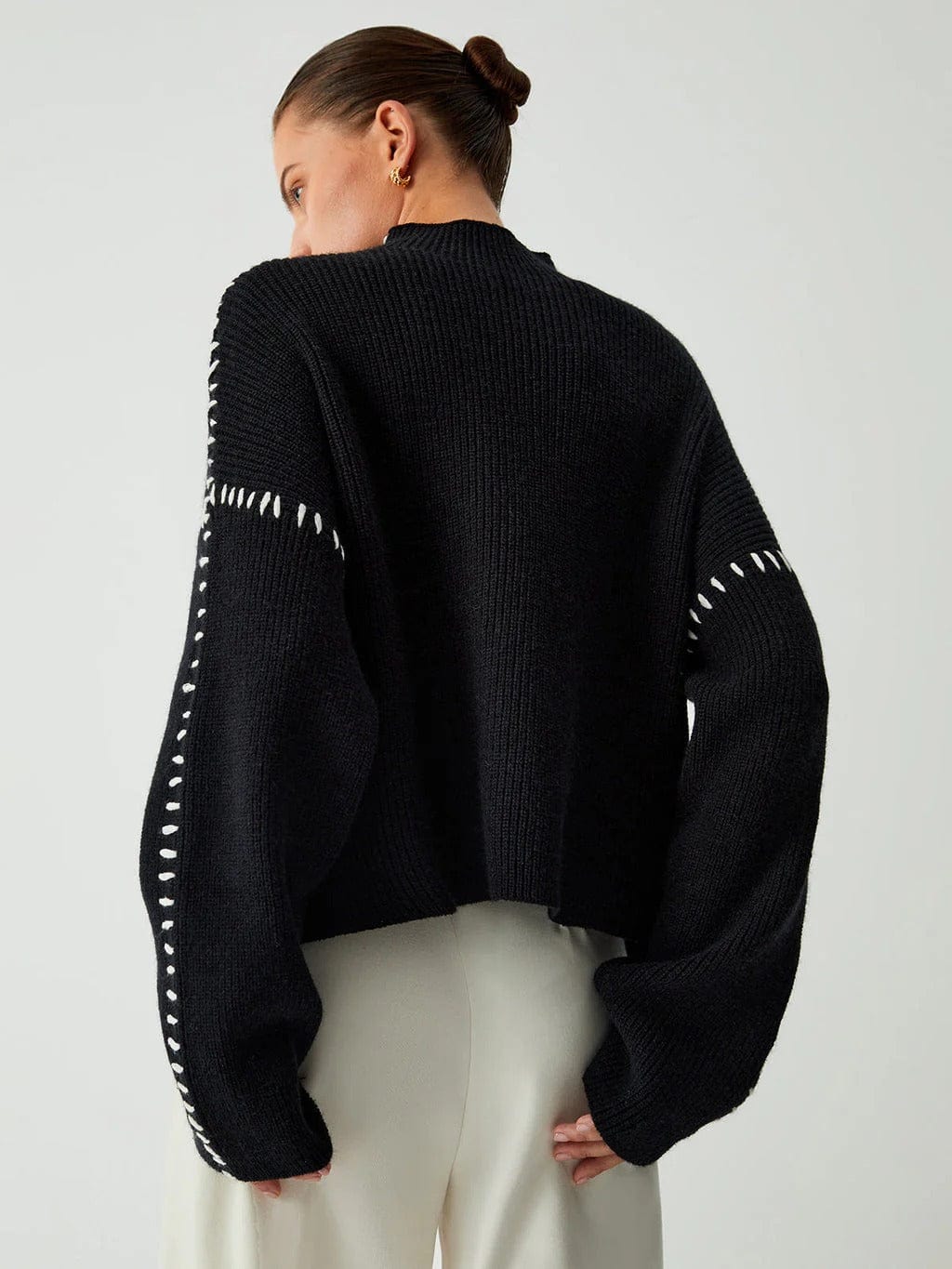 Zulma | suéter negro con puntada blanca — Negro
