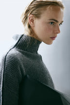 Narda | suéter oversize de canalé con cuello alto — Gris