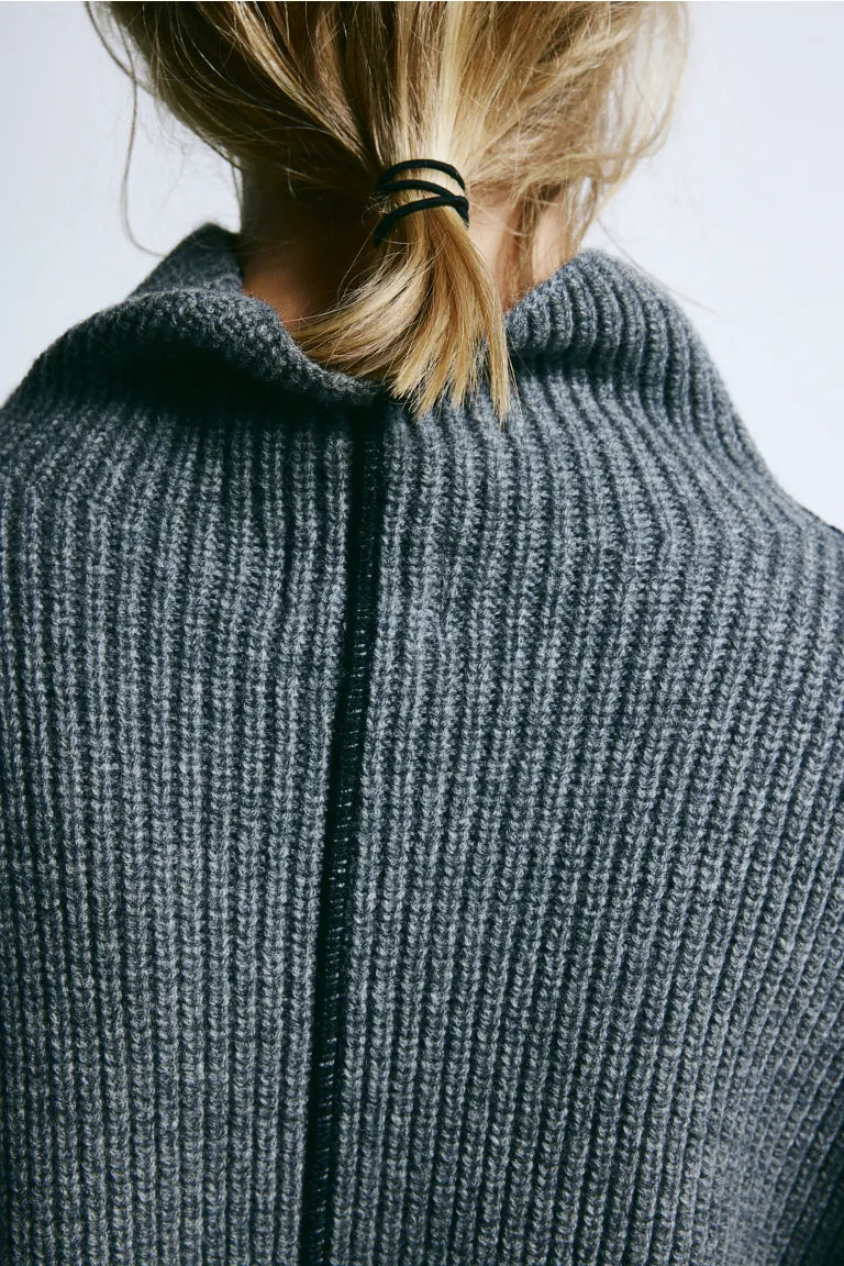 Narda | suéter oversize de canalé con cuello alto — Gris