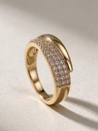 Anillo ajustable de línea orgánica, color dorado, vista frontal