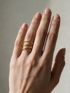 Anillo de líneas limpias, segunda vista