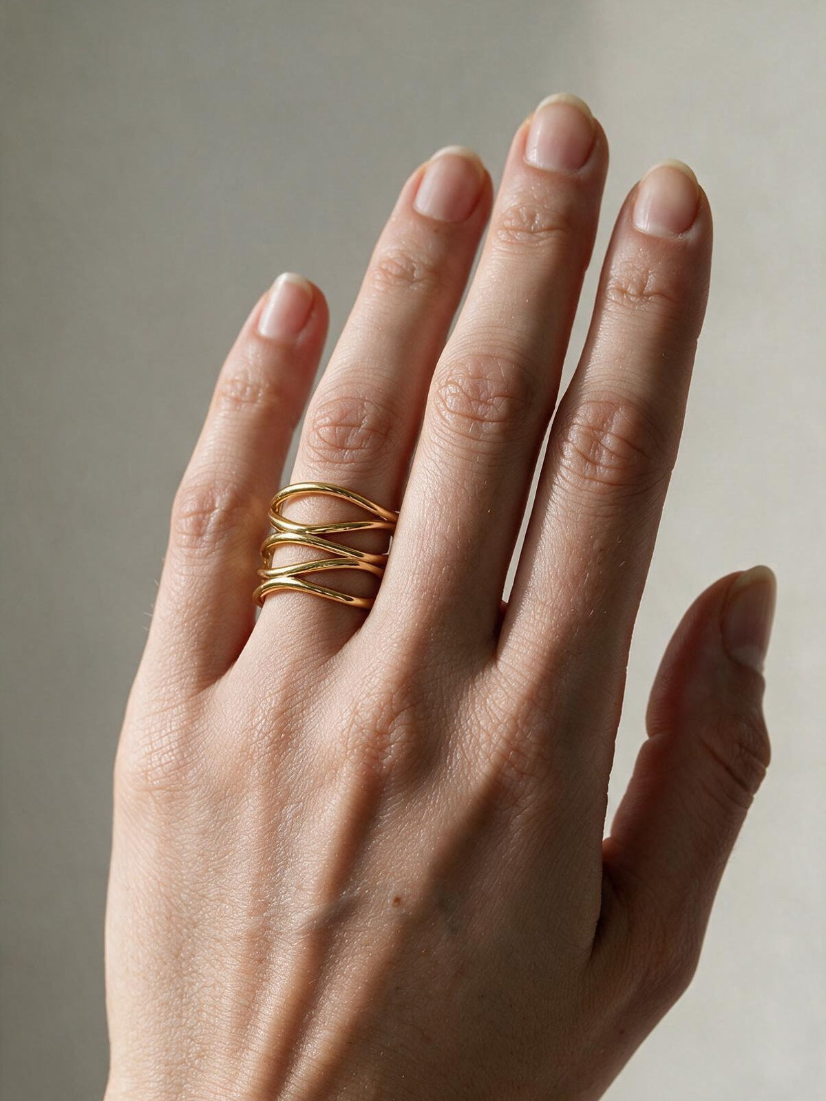 Anillo de líneas limpias, segunda vista