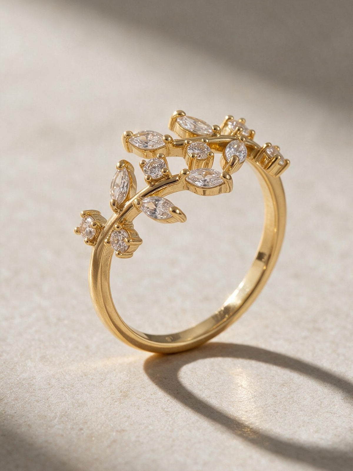Anillo espiral con cristales, vista frontal