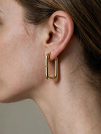 Aretes de línea fina, color dorado, segunda vista