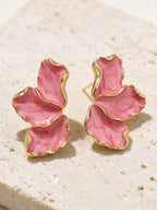 Aretes con pétalos, color rosa, vista frontal