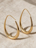 Aretes ovalados, color dorado, vista frontal