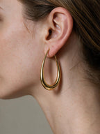 Aretes ovalados, color dorado, segunda vista