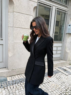 Blazer cruzado reversible de satín negro, vista frontal