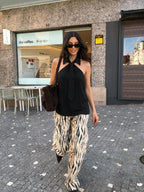 Blusa con cuello halter, color negro, vista frontal