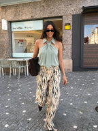 Blusa con cuello halter, color verde, vista frontal