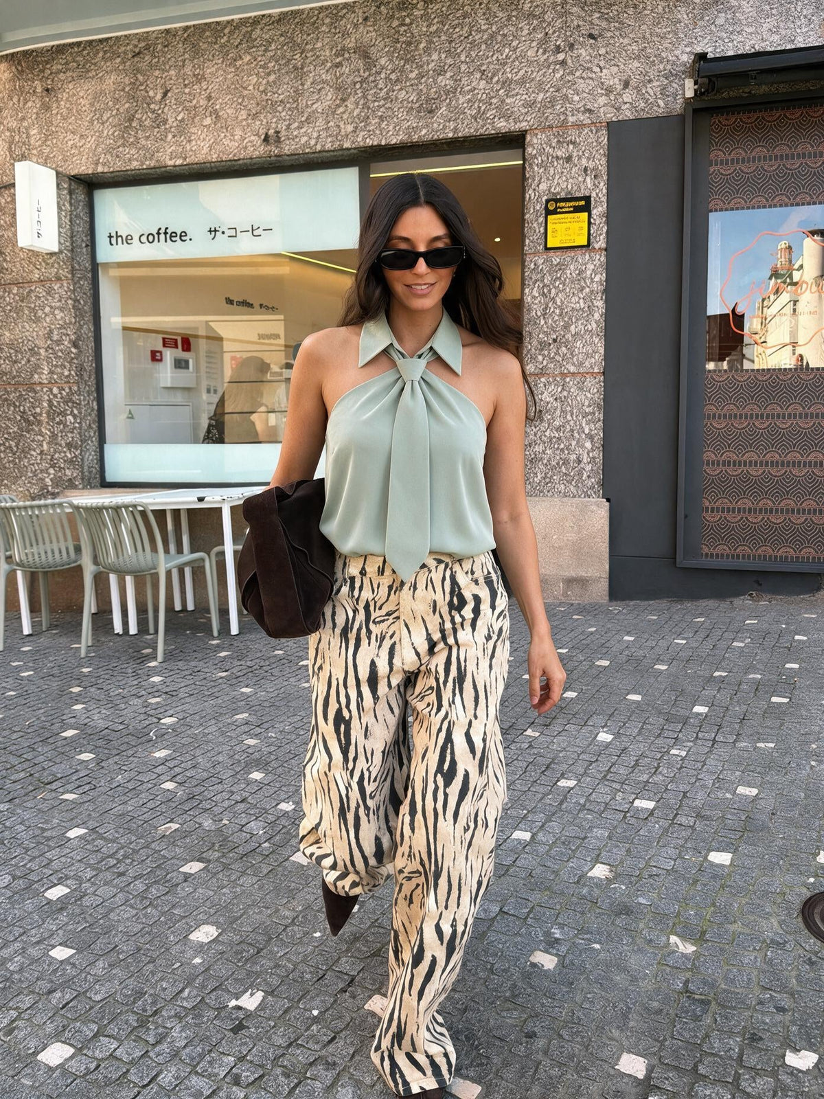 Blusa con cuello halter, color verde, vista frontal