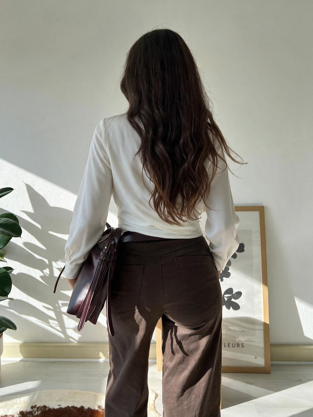 Blusa de satín efecto cruzado, color blanco, vista trasera
