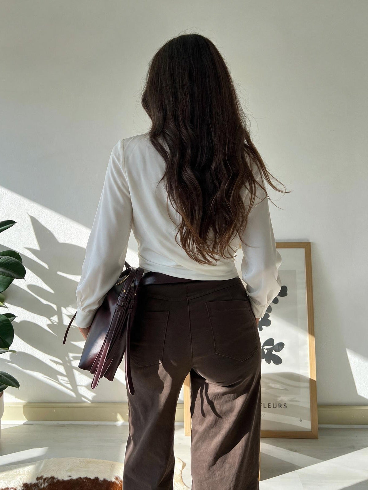 Blusa de satín efecto cruzado, color blanco, vista trasera