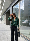 Blusa drapeada de satín, color verde bosque, vista frontal