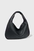 Bolsa de hombro tejida media luna, vista frontal