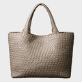 Bolsa tote tejida a mano, vista frontal