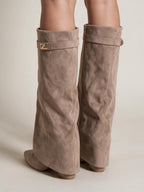 Botas altas de caña amplia, color beige, tercera vista