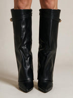 Botas altas de piel negra, tercera vista