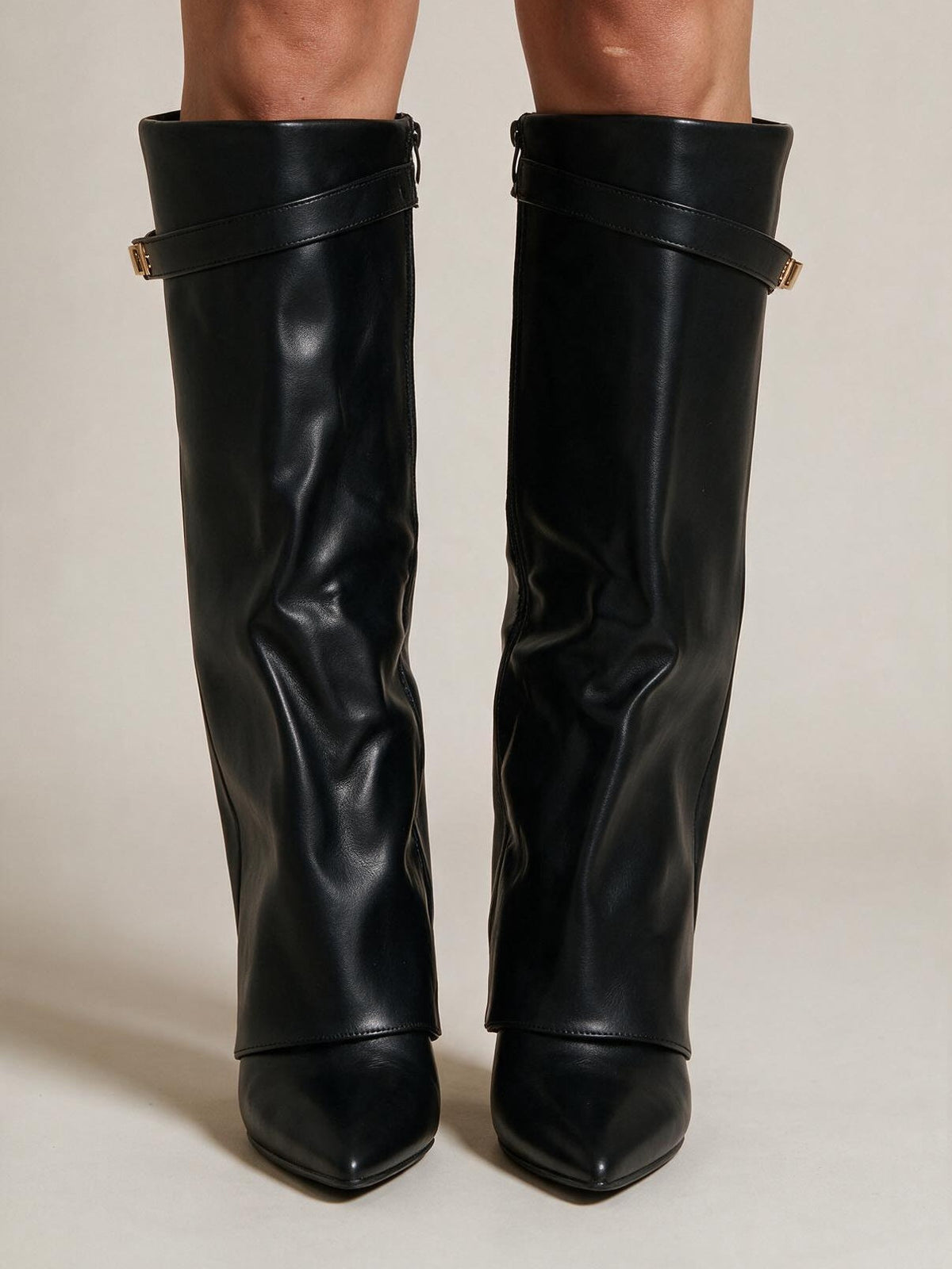 Botas altas de piel negra, tercera vista