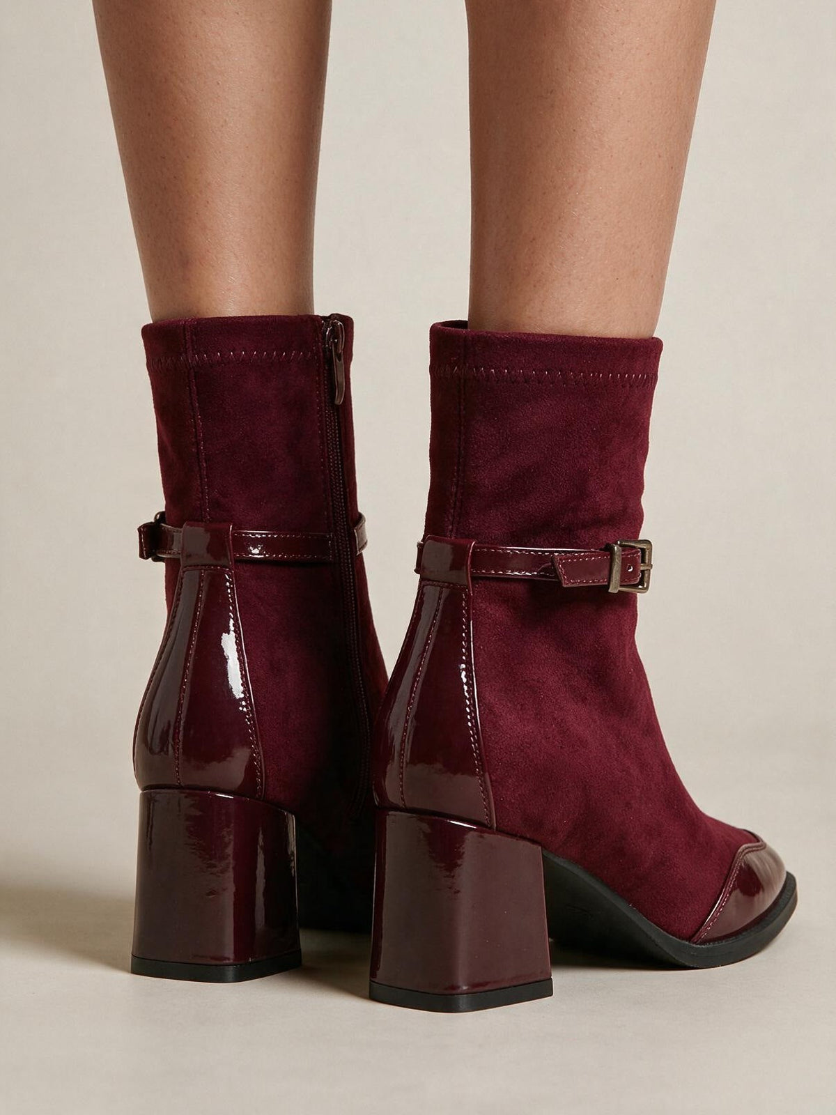 Botines efecto gamuza con hebilla, color vino, tercera vista