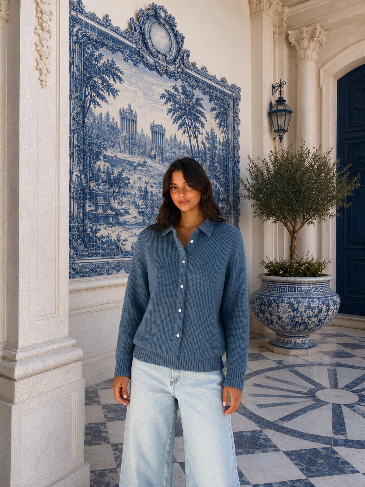 Cárdigan de tejido texturizado con cuello camisero, color azul marino, vista frontal