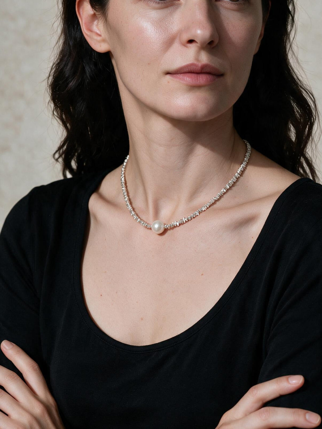 Collar fino con perlas, tercera vista