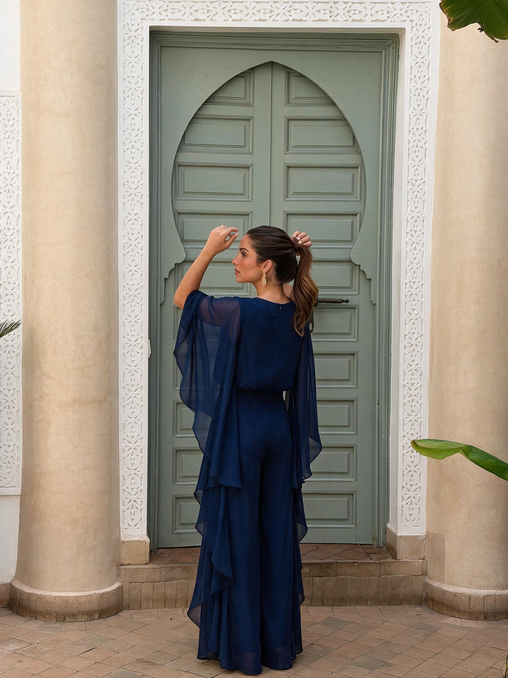Conjunto de dos piezas de crepé con pantalón amplio, vista trasera