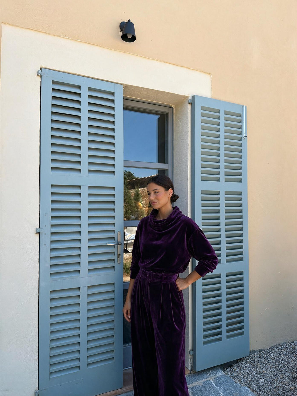 Conjunto de dos piezas de terciopelo, color morado, vista frontal
