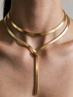 Gargantilla con cadena escultural, color dorado, segunda vista