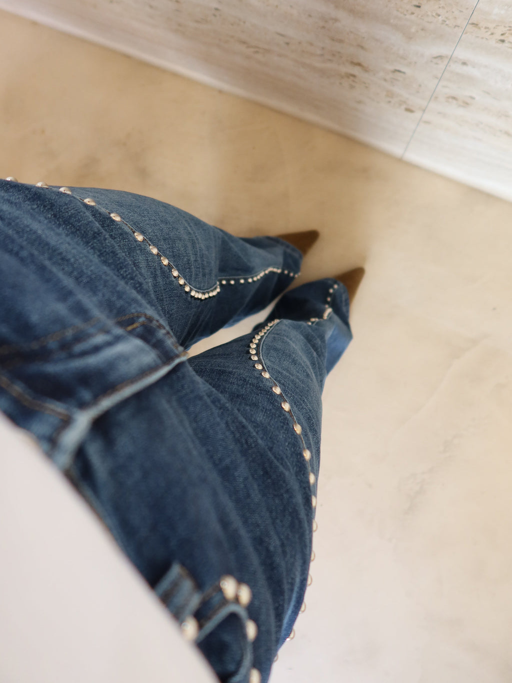 Jeans de pierna ancha con estoperoles, sexta vista