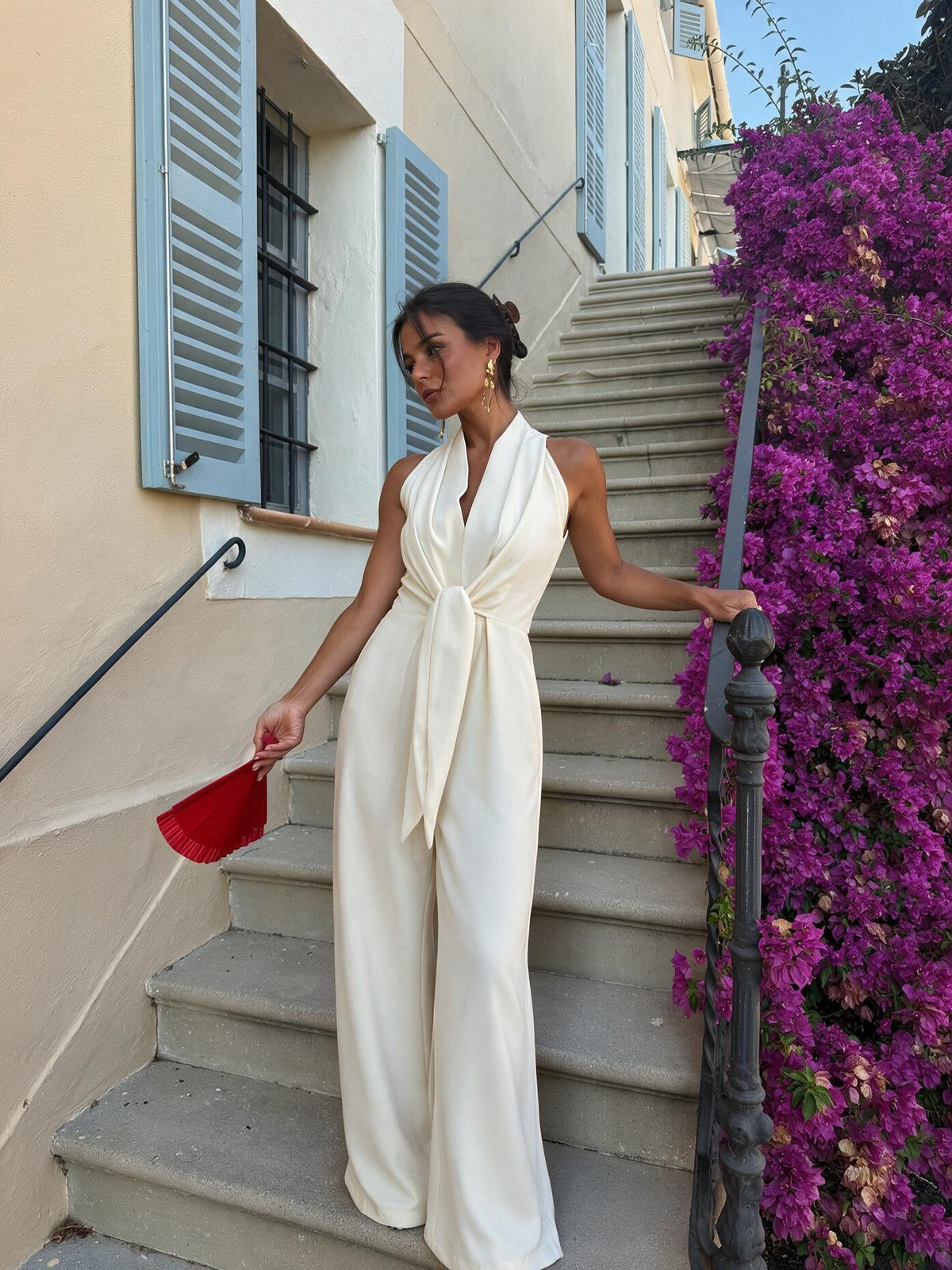 Jumpsuit largo de pierna ancha con cintura marcada, color blanco, vista frontal