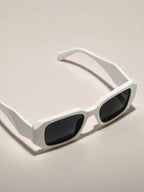Lentes de sol de armazón ancho, color blanco, vista frontal