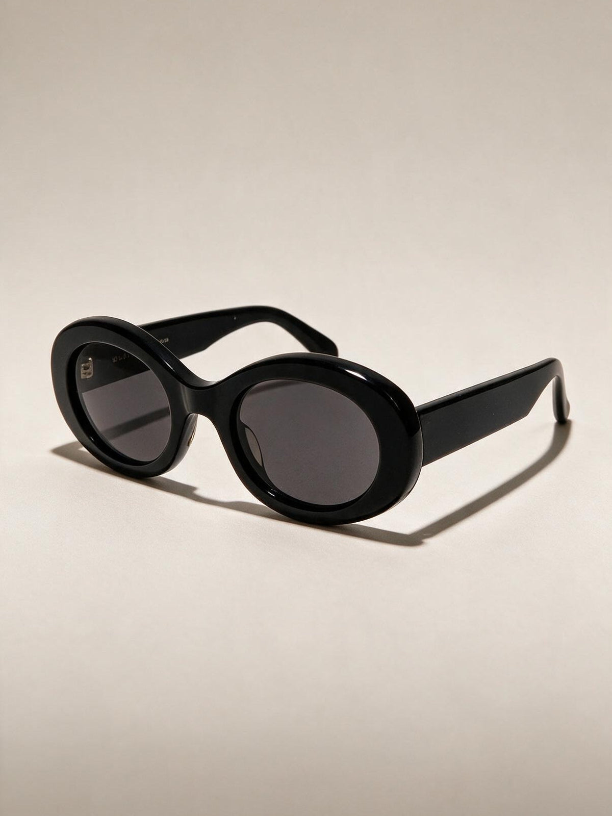 Lentes de sol de armazón clásico, color negro, segunda vista