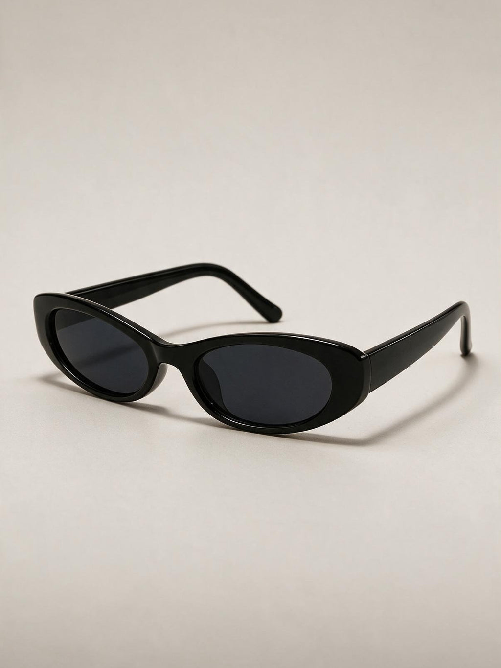 Lentes de sol de armazón cuadrado, color negro, segunda vista