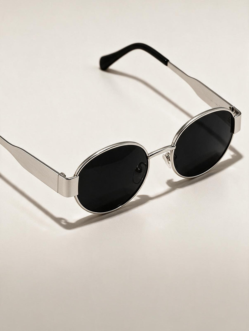 Lentes de sol de armazón metálico fino, quinta vista