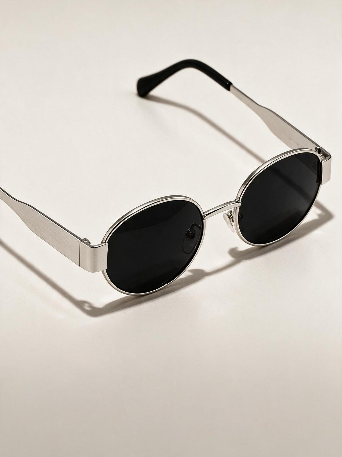 Lentes de sol de armazón metálico fino, quinta vista