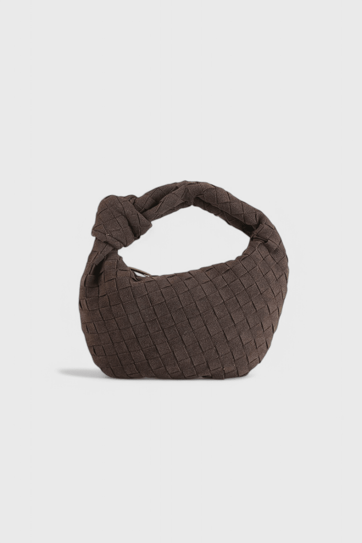 Mini bolsa tejida con nudo, vista frontal