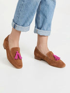 Mocasines color chocolate de líneas limpias, vista frontal