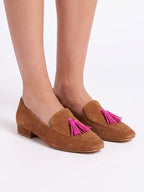 Mocasines color chocolate de líneas limpias, cuarta vista