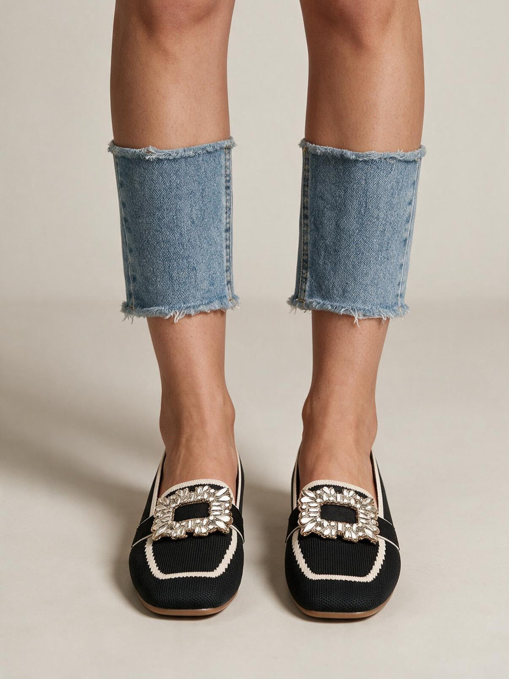 Mocasines con hebilla e inserto de tul, color negro, vista frontal