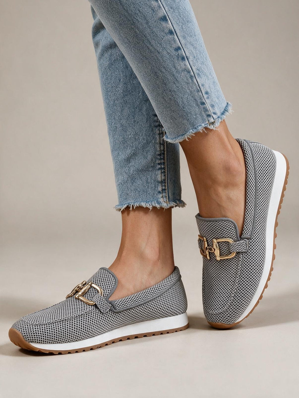 Mocasines con inserto de tul, color gris, vista frontal